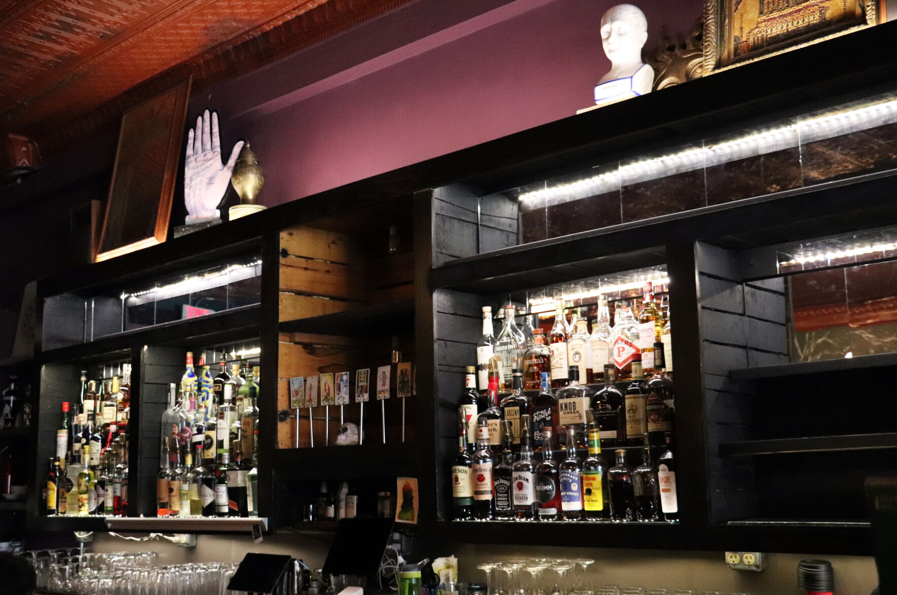 Fortune teller bar bar side view